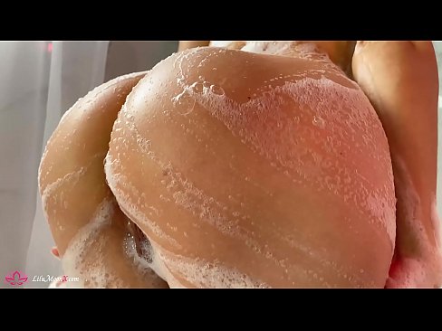 ❤️ Brunetė masturbuoja putytę su vibratoriumi iki intensyvaus orgazmo duše ❤️ Dulkinimo video prie lt.pornohammer.ru